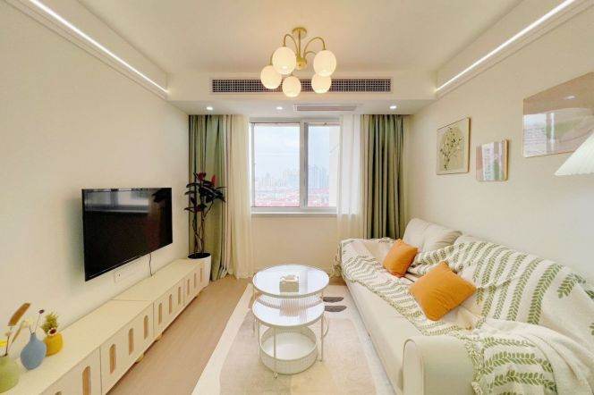 1 br 75 sqm Apt &central AC &elevator/facing south loushanguan 9K
