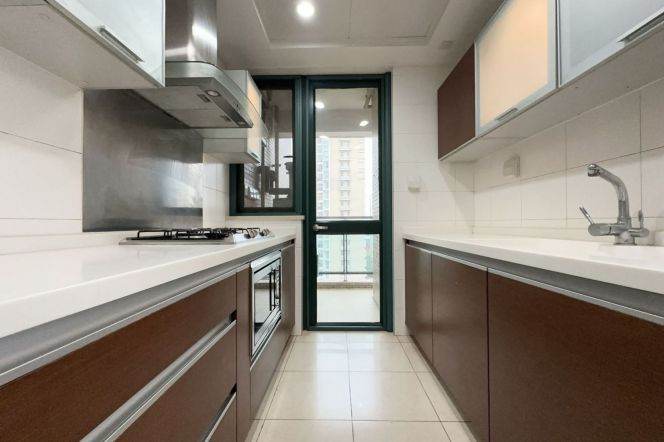 modern 2brs open balcony modern furniture near Su zhou river line 2,15 only  16.7K