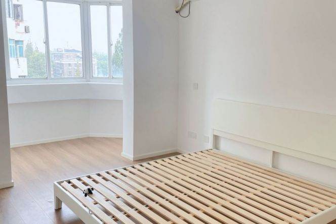 2 br newly renovated Apt &elevator &open kitchen/Hengshan rd 9K