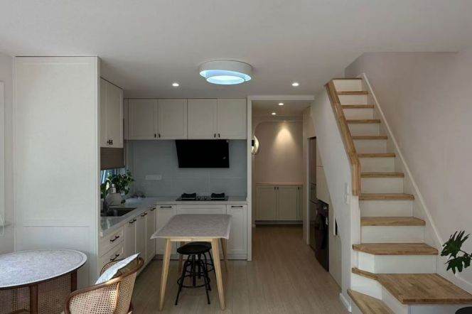 Xintiandi 1BR apartment with balcony