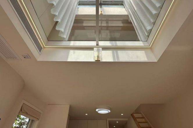 Xintiandi 1BR apartment with balcony