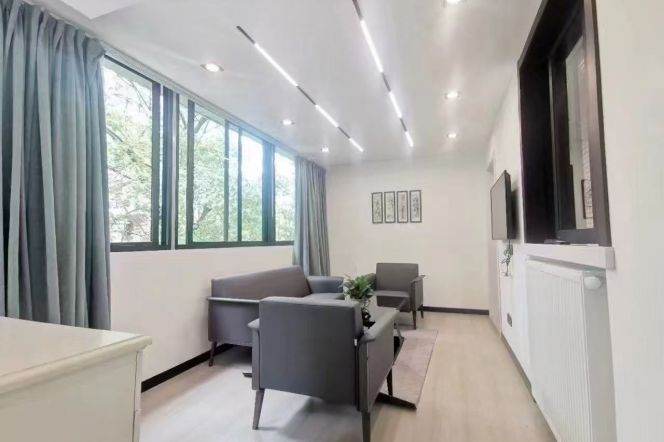 Nice 1br with terrace near jiangsu rd station for long&short rent