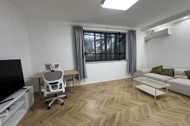 1br1lr1bath/elevator/80sqm/bright/close subway/nice compound