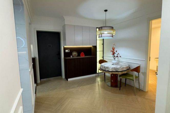 1 Large Br with Walking closet, 90 sqm, Dingxi/Xuanhua rd @ Zhongshan Park L2,3&4