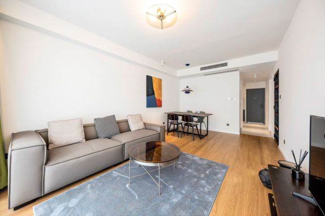 spaciously one br with open balcony in wuding rd