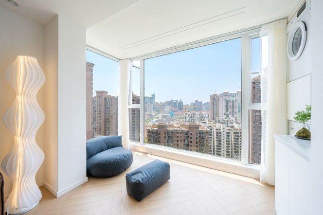 2Br ,Good lighting，Near   Louguanshan Road Station,Line 2