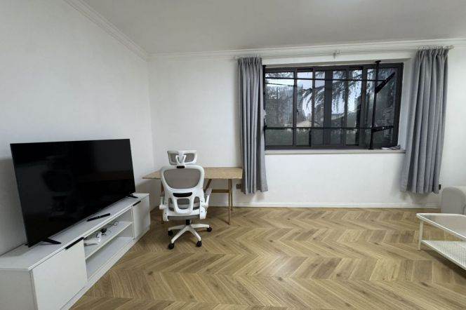 1br1lr1bath/elevator/80sqm/bright/close subway/nice compound