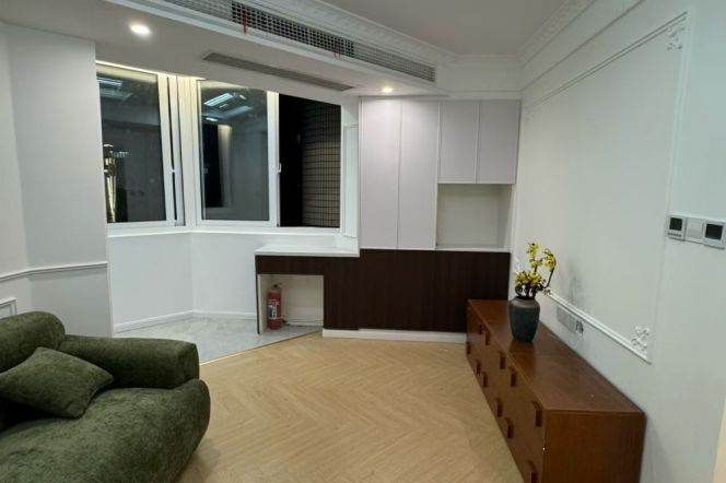 1 Large Br with Walking closet, 90 sqm, Dingxi/Xuanhua rd @ Zhongshan Park L2,3&4