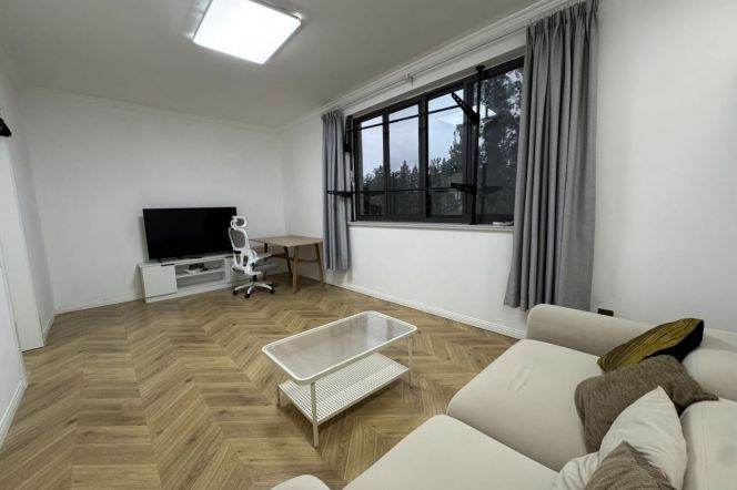 1br1lr1bath/elevator/80sqm/bright/close subway/nice compound