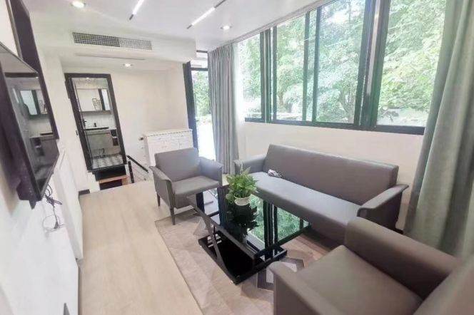 Nice 1br with terrace near jiangsu rd station for long&short rent