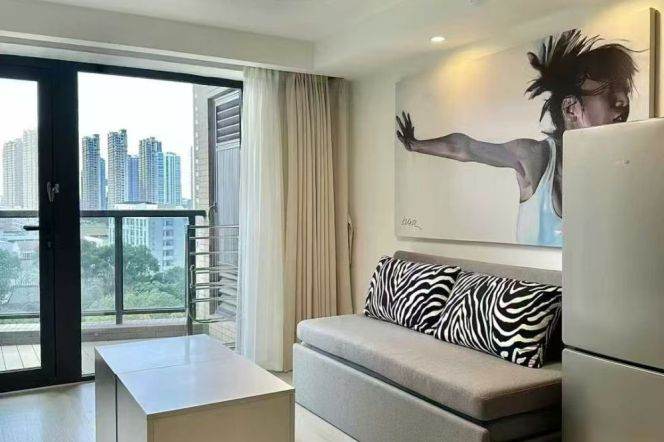 Loft one bedroom service apt 2mins to Langao Rd,free for gym & Wifi