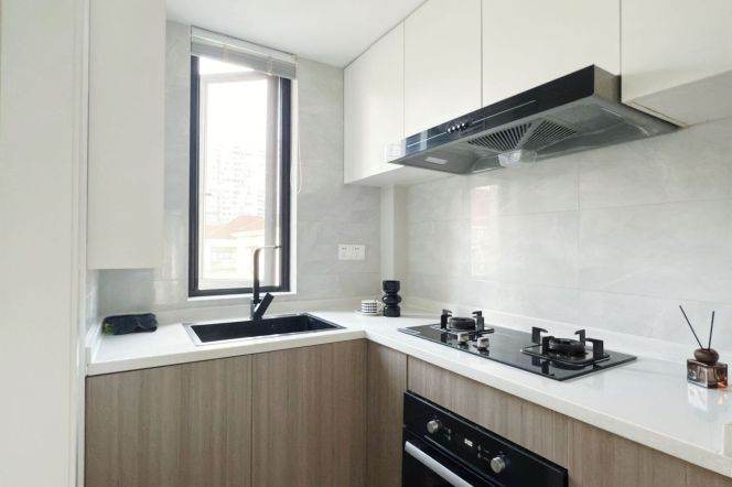 Hongqiao Rd, Bright 1br, elevator, floor heating, central  AC