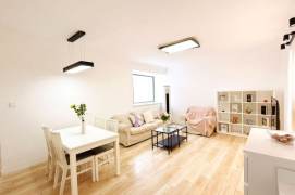 Super nice modern 3 br 13.5K modern decoration golden location M2/7/14 Jing'an Temple 