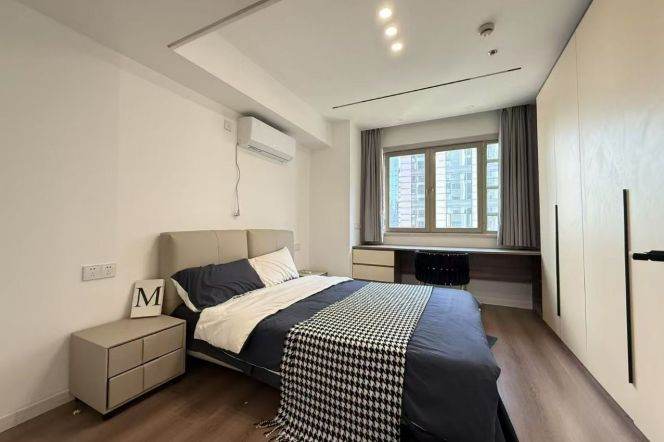 2Br ,Outdoor balcony,Near East Nanjing Road  Station,Line 2