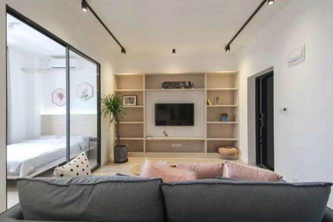 Top floor one bedroom Apt +Heating+oven+central AC@Zhongshan Park