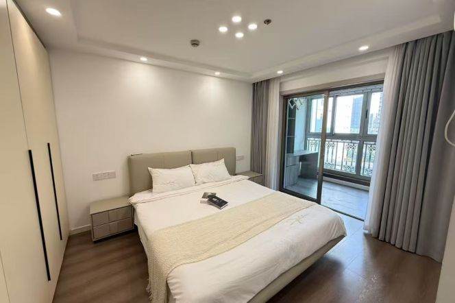 2Br ,Outdoor balcony,Near East Nanjing Road  Station,Line 2