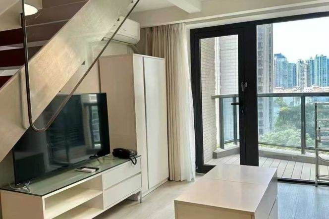 Loft one bedroom service apt 2mins to Langao Rd,free for gym & Wifi