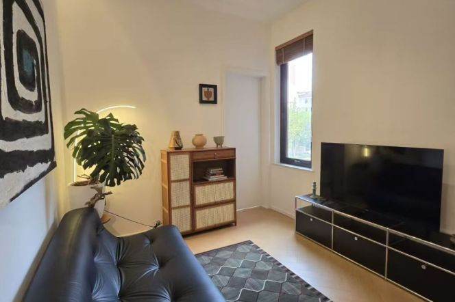 Brilliant high ceiling one bedroom Apt+Free Wifi+gym+heating @Changping