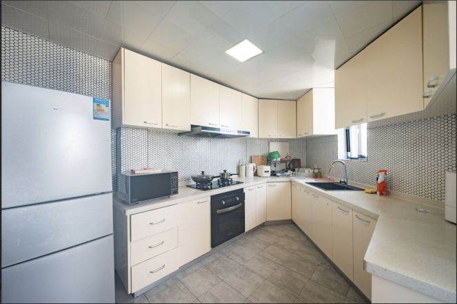 Share apartment（Room 5） , 1 BD- Near Changing Rd