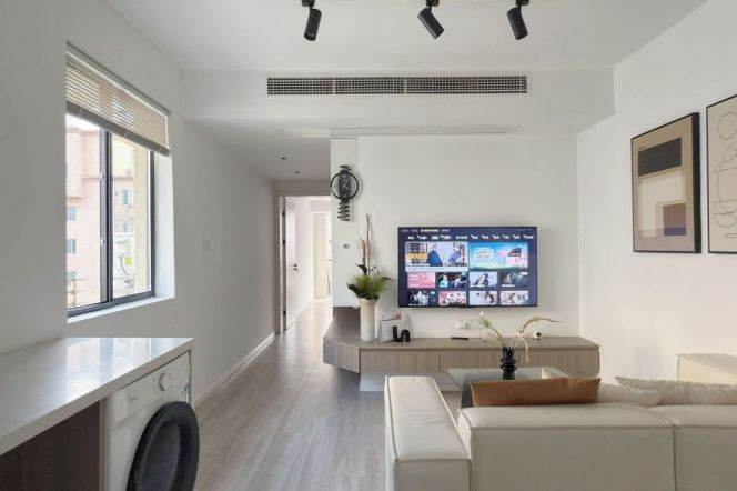 Hongqiao Rd, Bright 1br, elevator, floor heating, central  AC