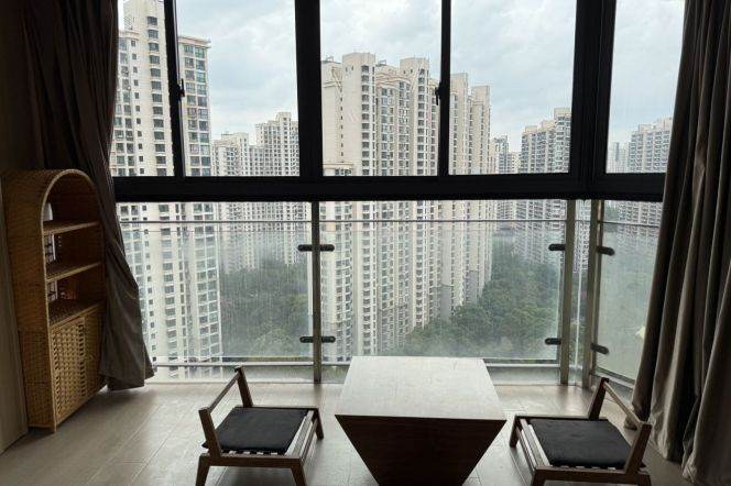 Zhongtan rd 2BR 1BA /  Spacious / Bright / Modern/ Good view/ elevator