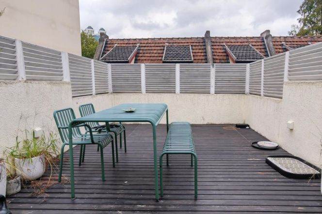 Unique & Modern 1 br with 2 terrace +floor heating in Old XuHui, easy to XuJiaHui + JiaoTong U 