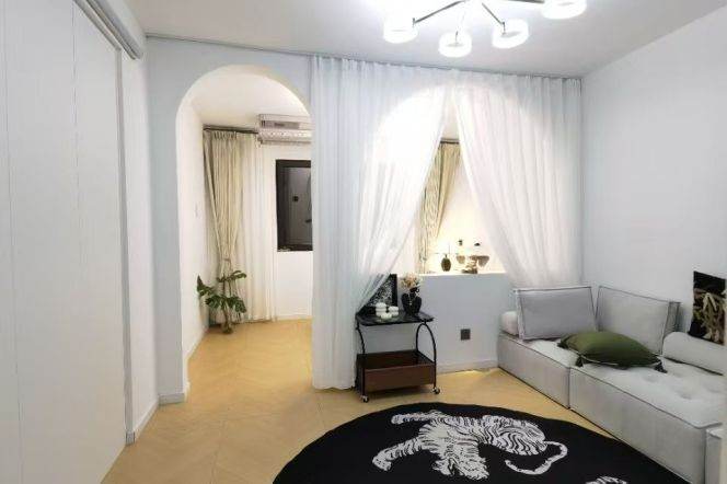 Modern clean bright Apt has central AC  super close @ line 2, 15 