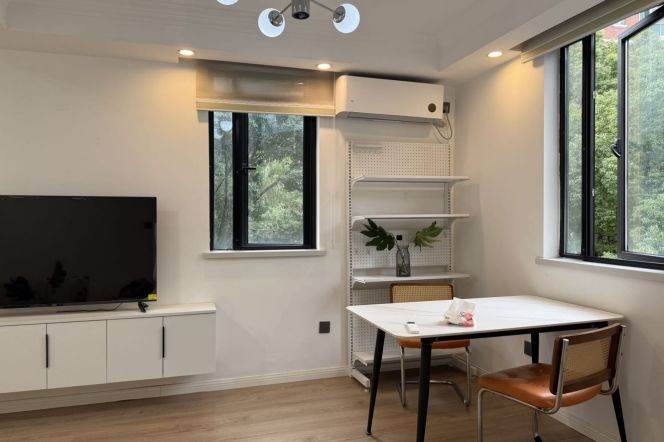 Zhangshan park 1br /  Spacious / Bright /Stairs