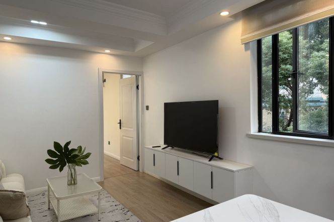 Zhangshan park 1br /  Spacious / Bright /Stairs