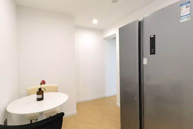 Modern clean bright Apt has central AC  super close @ line 2, 15 