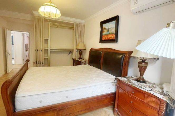 3Brs+2Bths+Yard L10/15