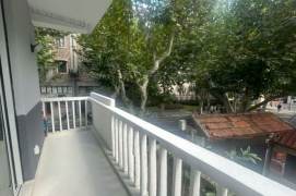 Balcony 2br/1bt Apt in middle Huaihai Road