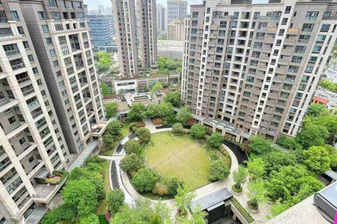 modern 2brs floor heating good view beside line 7,12 Huang pu river only 16.5K 