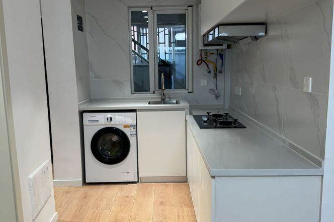 Separate Br & living+ Yard L2/15