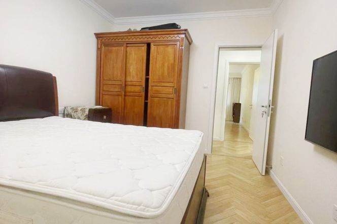 3Brs+2Bths+Yard L10/15