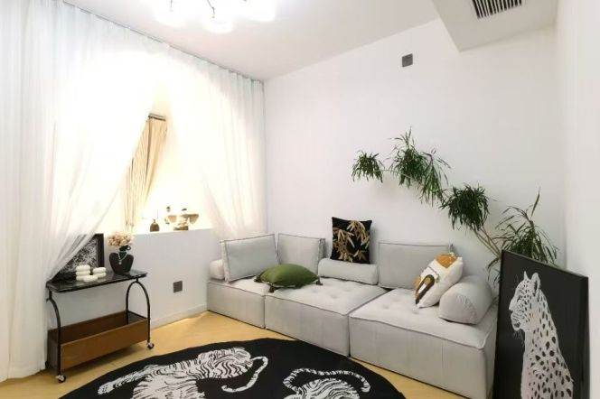 Modern clean bright Apt has central AC  super close @ line 2, 15 
