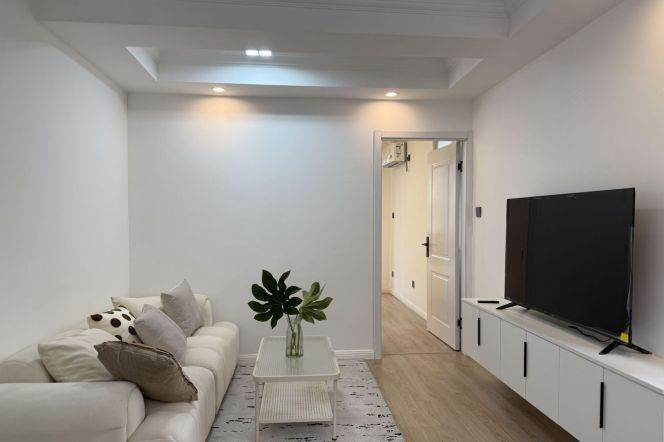 Zhangshan park 1br /  Spacious / Bright /Stairs