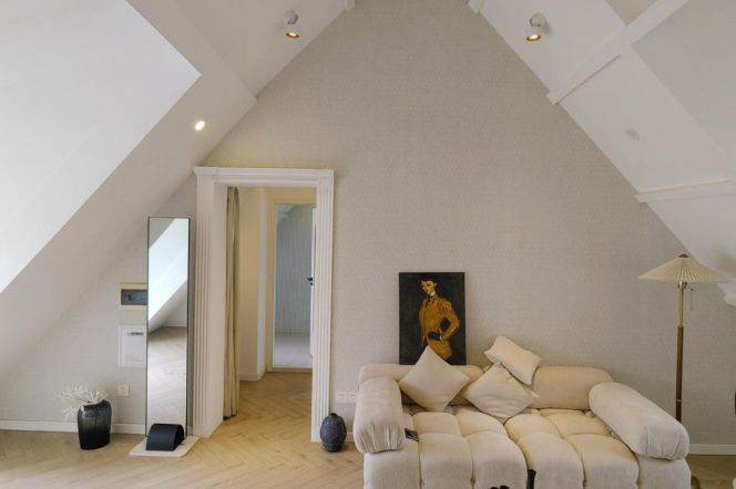 Unique & Modern 1 br with 2 terrace +floor heating in Old XuHui, easy to XuJiaHui + JiaoTong U 