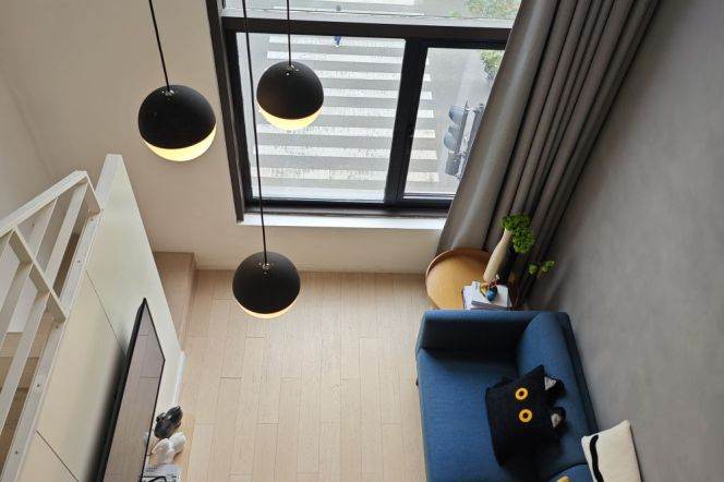 1Loft near line 9/12 Jia'shan Rd and Jiao'tong University can long and short lease