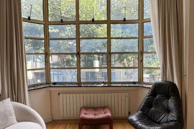 Fuxing West Road, a full-story old apartment building from 1935, with a 270° window view