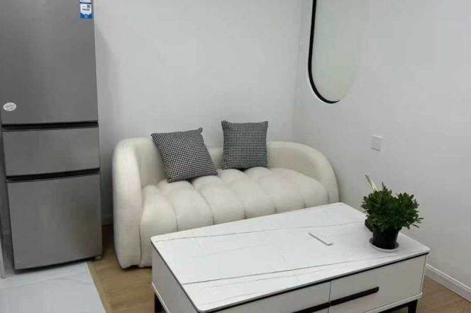 Loushanguan rd 2BR 1LR@L2/11,elevator/bright room/double south