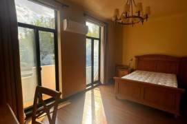 Wukang Road, 3rd floor of an old apartment building with outdoor view, Hunan villa landscape