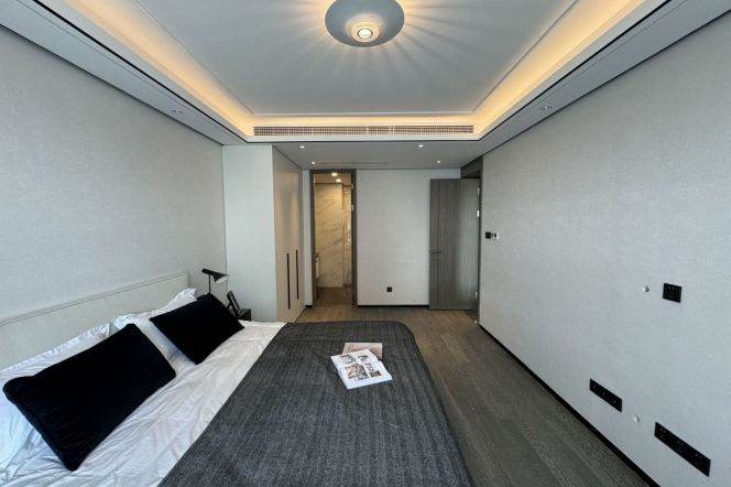 modern 2brs floor floor heating nice view near Xuhui Bundside line 7,12 many shopping mall