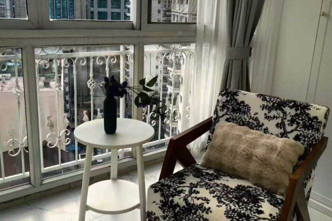 Prime 1BR between People's Sq & East Nanjing Rd | Central A/C & Dual Balconies | 15,800 RMB/Month