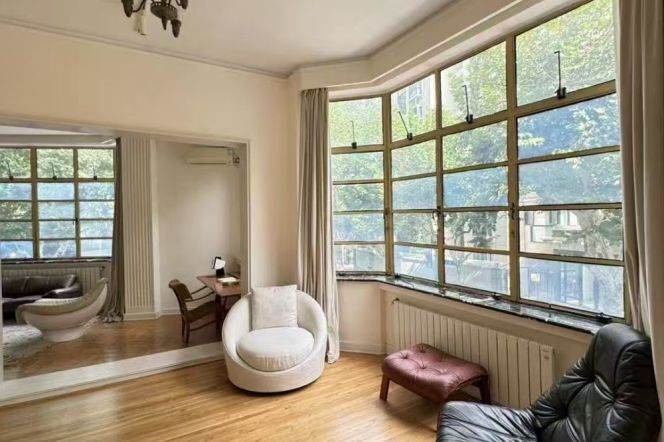 Fuxing West Road, a full-story old apartment building from 1935, with a 270° window view