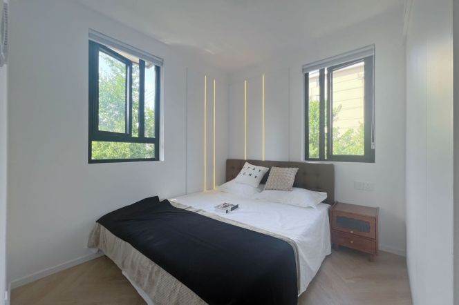 5 min walk to metro, Cozy 2br,elevator, floor heating ,central AC