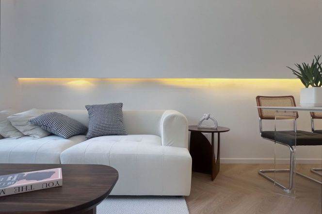 5 min walk to metro, Cozy 2br,elevator, floor heating ,central AC