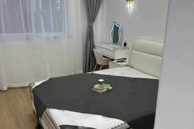 Loushanguan rd 2BR 1LR@L2/11,elevator/bright room/double south