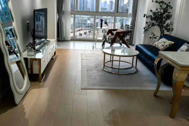 Prime 1BR between People's Sq & East Nanjing Rd | Central A/C & Dual Balconies | 15,800 RMB/Month