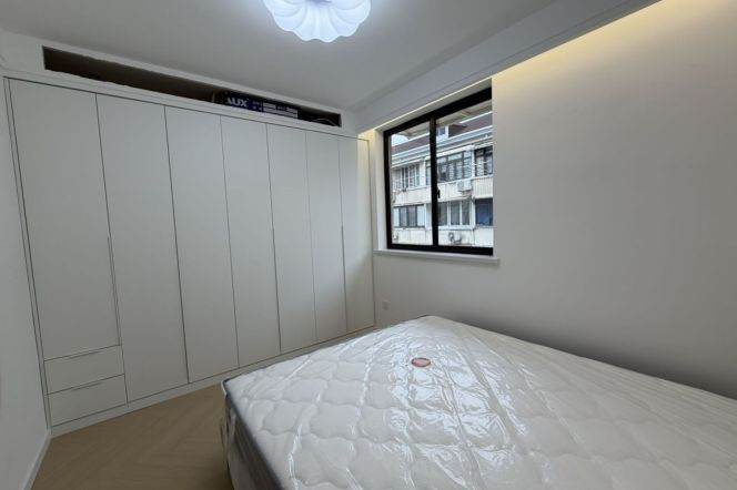 1Br,Good Lighting,Near Zhongshan Park station，Line 2
